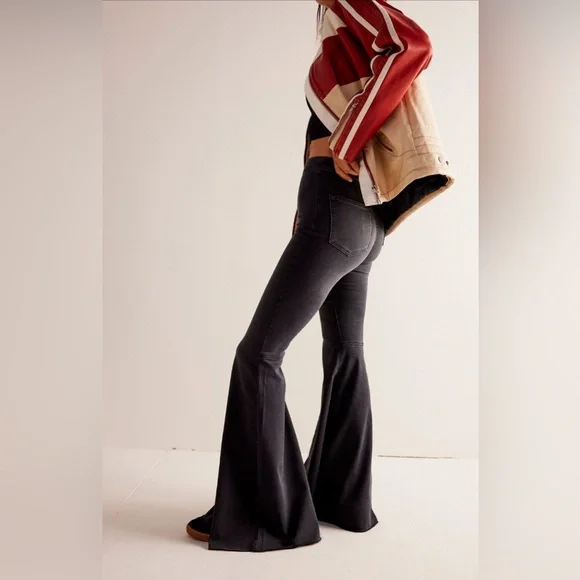 Free People Washed Black Float On Flare Jeans (31) - Picture 3 of 7